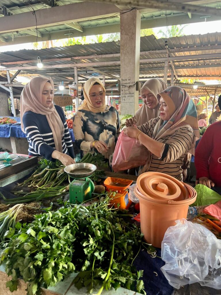Kunjungan Ibu Netta Indian,S.P, (Cawabup) Ke Pasar Tradisional Di Kabupaten Banyuasin