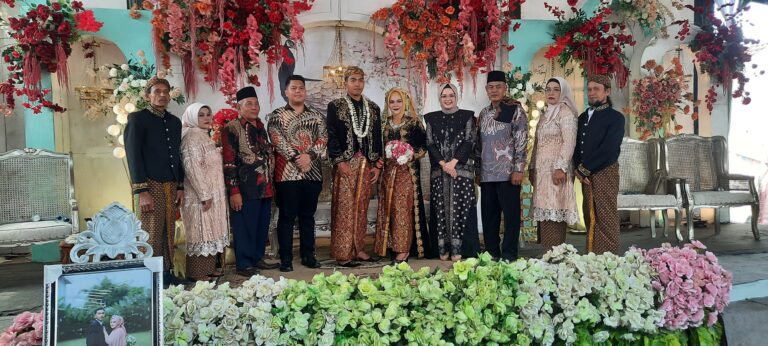 Neta Indian S P.(Cawabup) Menghadiri Dua Acara Pernikahan