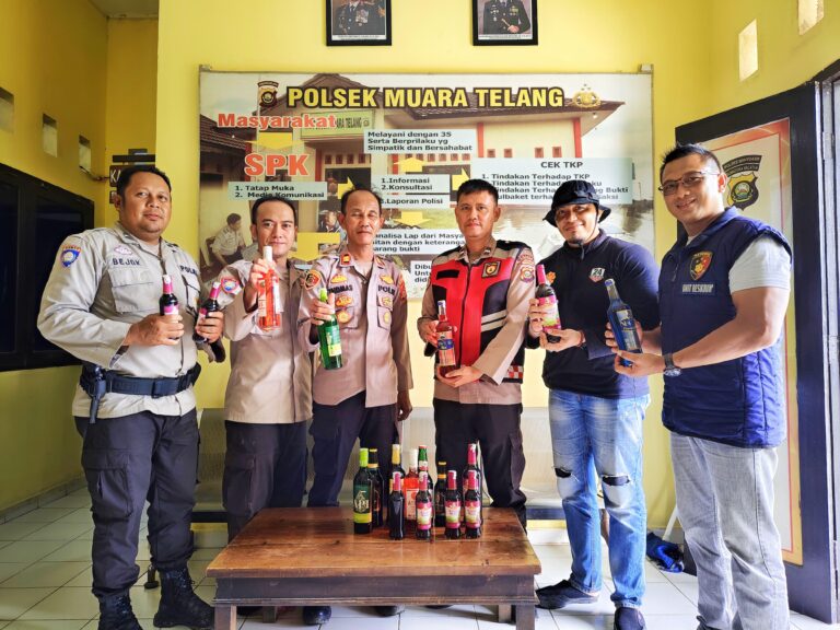 Kapolsek Muara Telang Pimpin Operasi Penyitaan  Miras